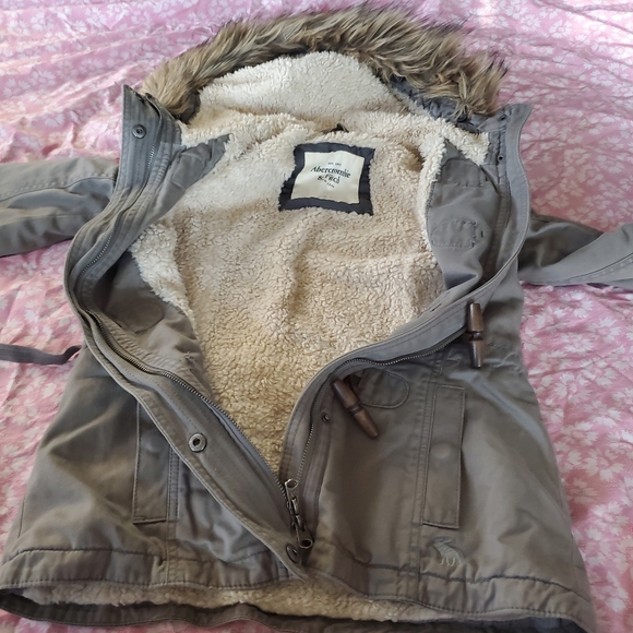 Coat - Picture 12 of 16